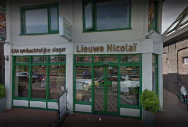 Slager Nicolai met het Beter Leven keurmerk