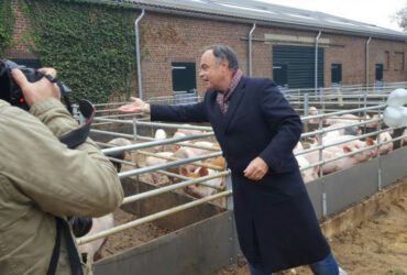 Peter Verdaadsdonk opent de Livar Stal
