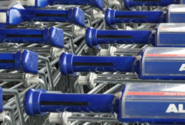 Winkelkarretjes van de Aldi